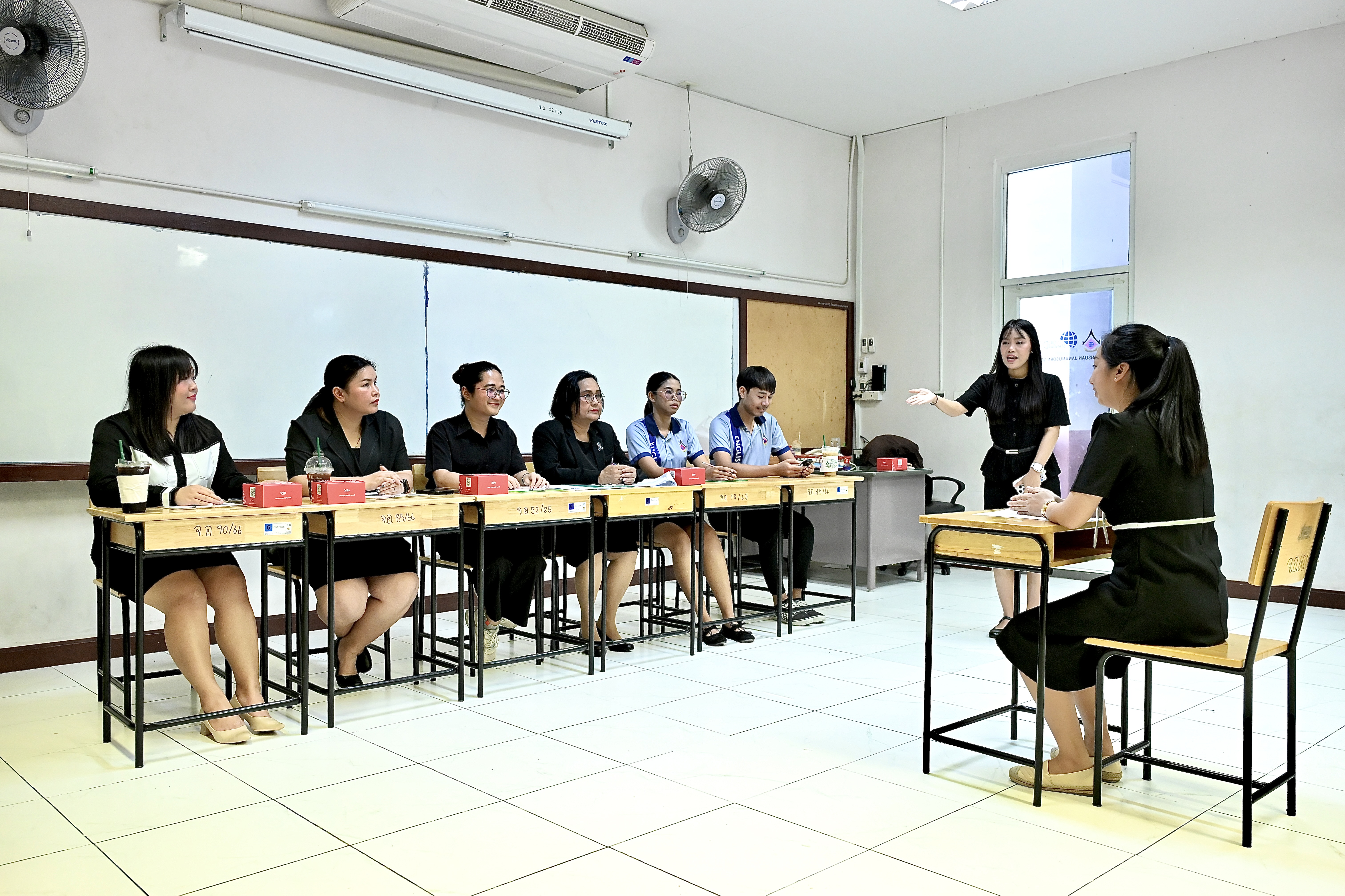 ดำเนินการสอบครูอัตราจ้าง วิชาเอกภาษาอังกฤษ