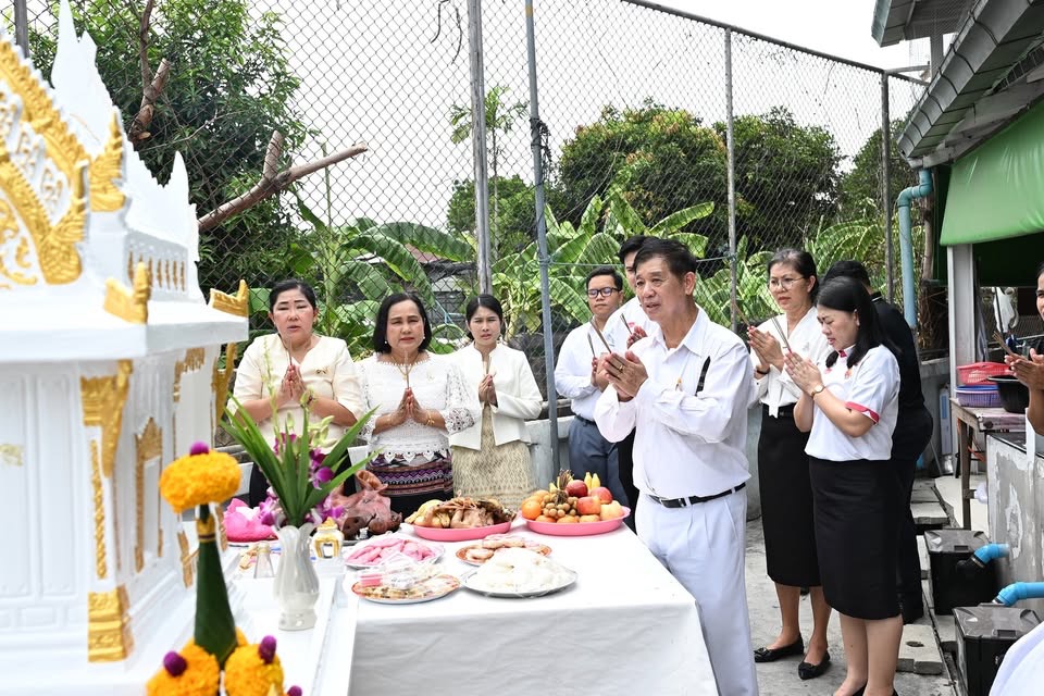 พิธีบวงสรวงและอัญเชิญศาลตา–ยาย ใหม่