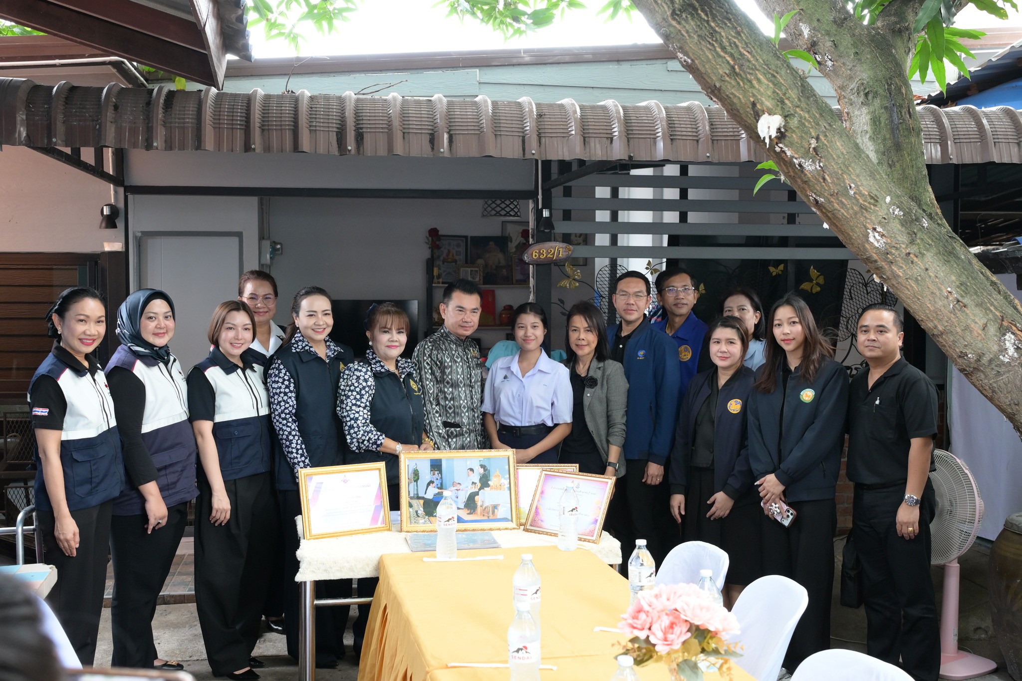 ร่วมเข้ารับการตรวจเยี่ยมบ้านนักเรียนทุนพระราชทาน ม.ท.ศ. 
