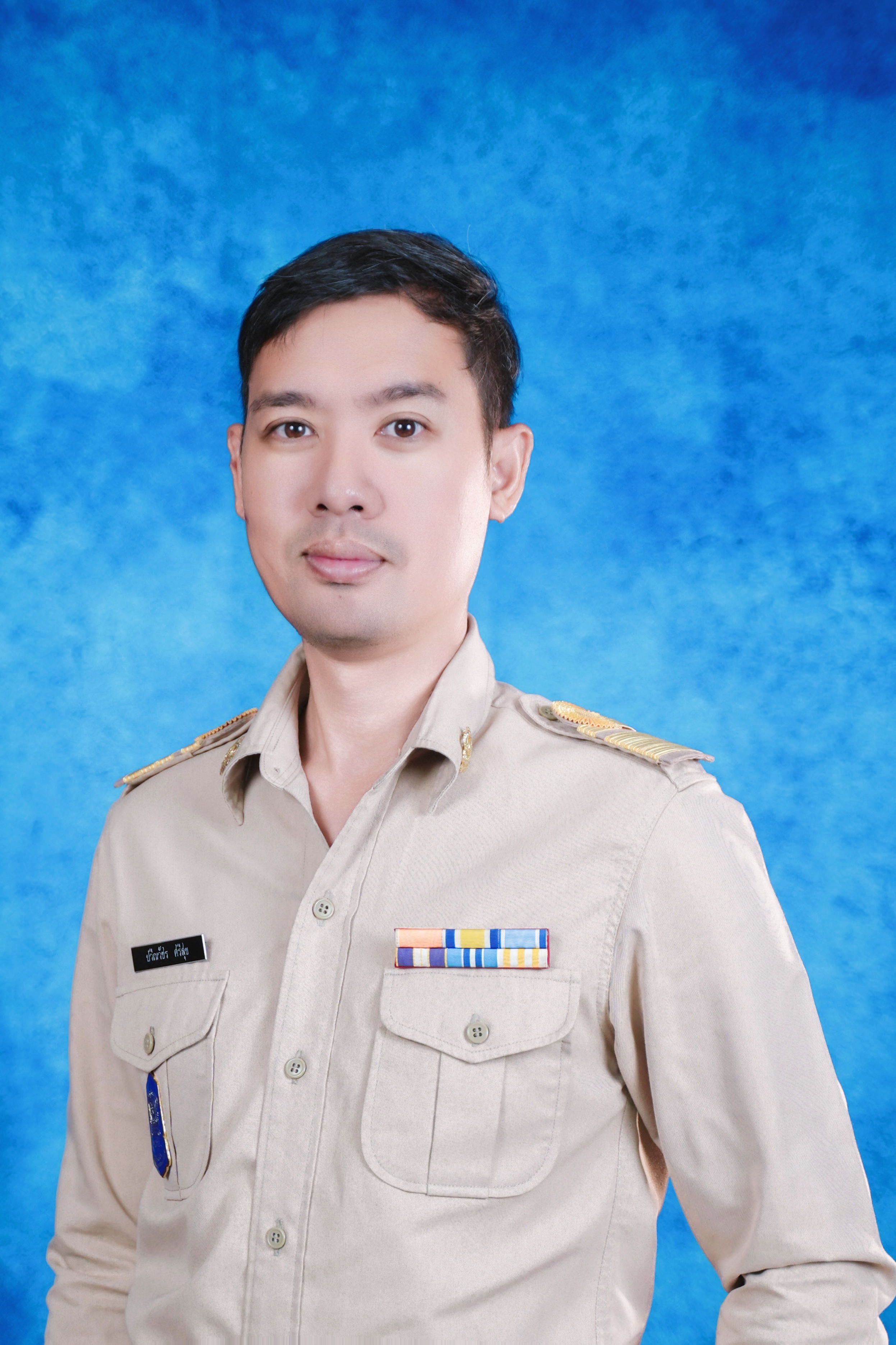 นายปวีณวัชร ศรีสุข